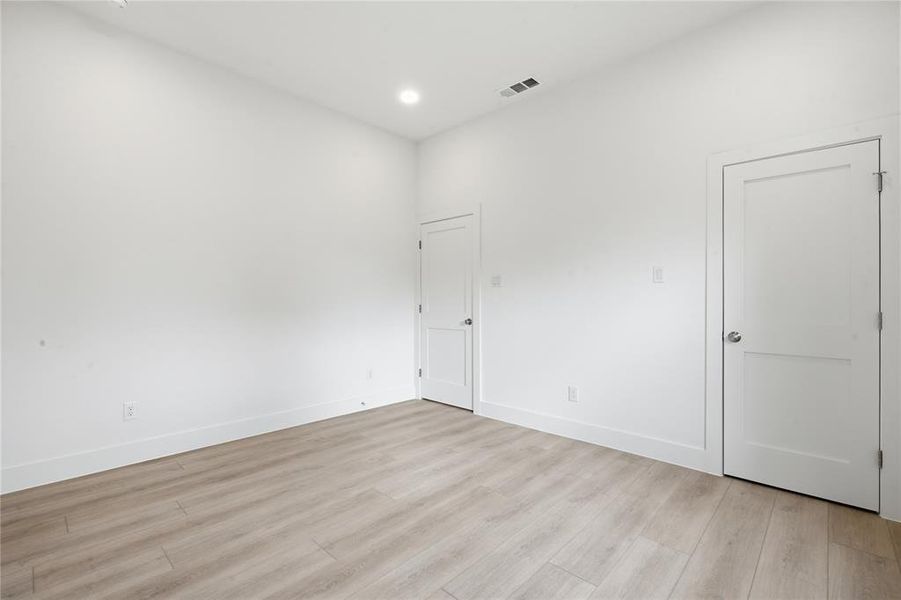 Spacious, unfurnished interior of a new home in , Dallas (Image 32).