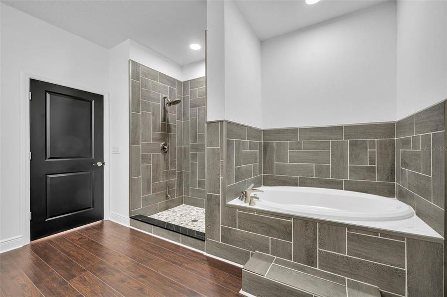 Furnished interior view inside a new home in , Apopka (Image 11).