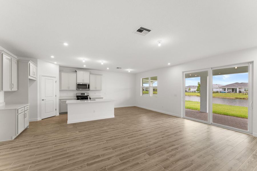 Spacious, unfurnished interior of a new home in Tradition - Cadence, Port St. Lucie (Image 15).