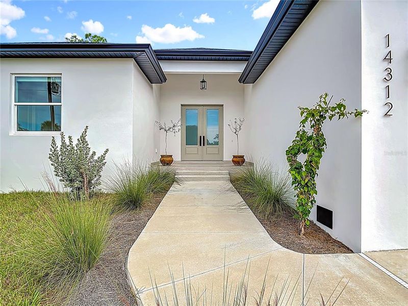 Exterior details and patio area of a home in , Port Charlotte (Image 23).