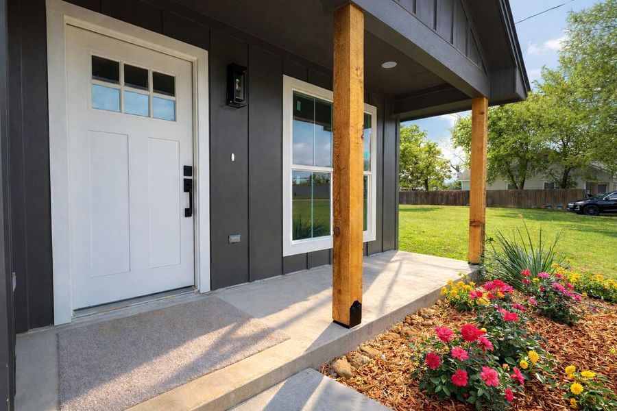 Exterior details and patio area of a home in , Franklin (Image 3).