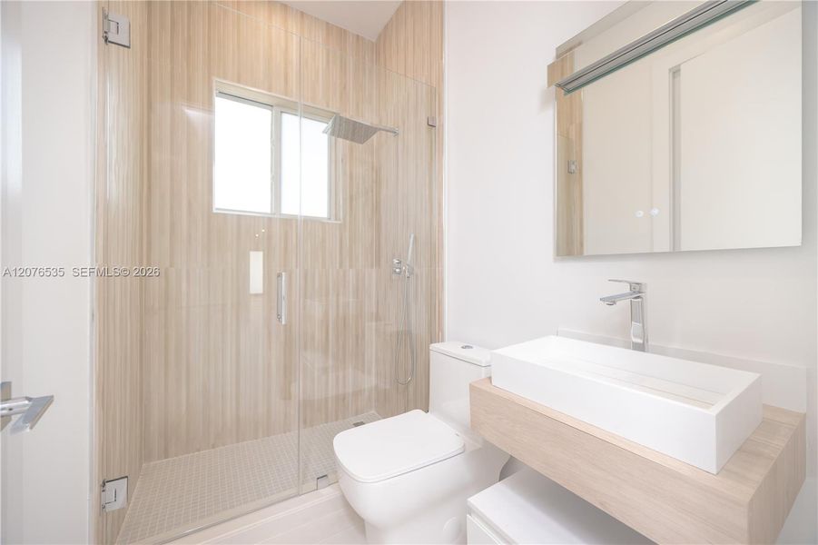 Furnished interior view inside a new home in , Doral (Image 9).