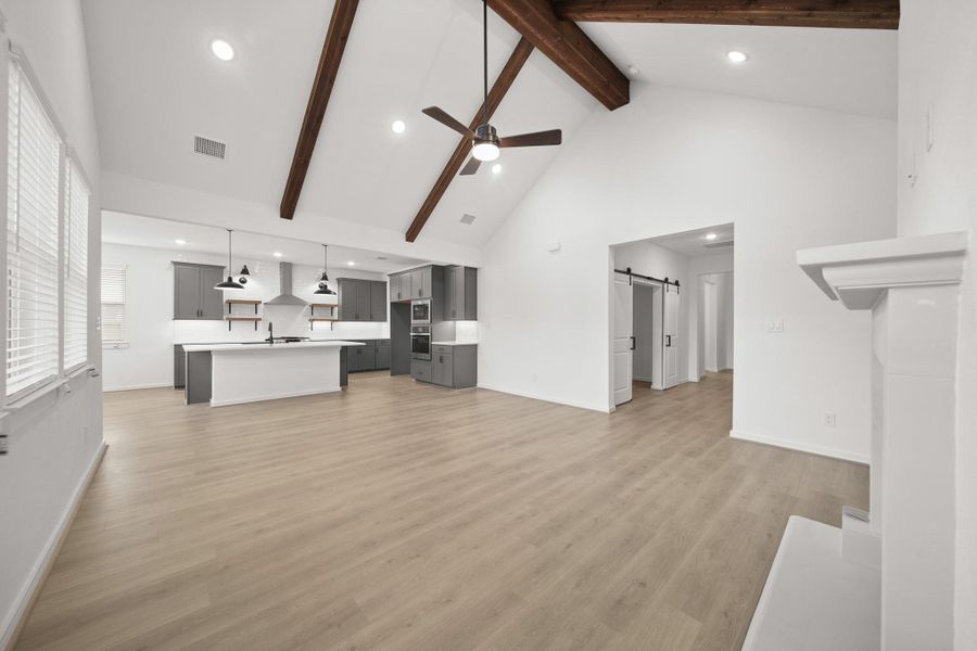 Impressive great room (*Photo not of actual home and used for illustration purposes only.)