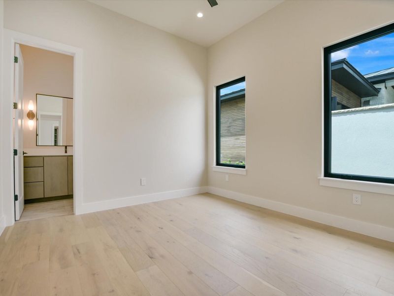 Spacious, unfurnished interior of a new home in , Horseshoe Bay (Image 22).