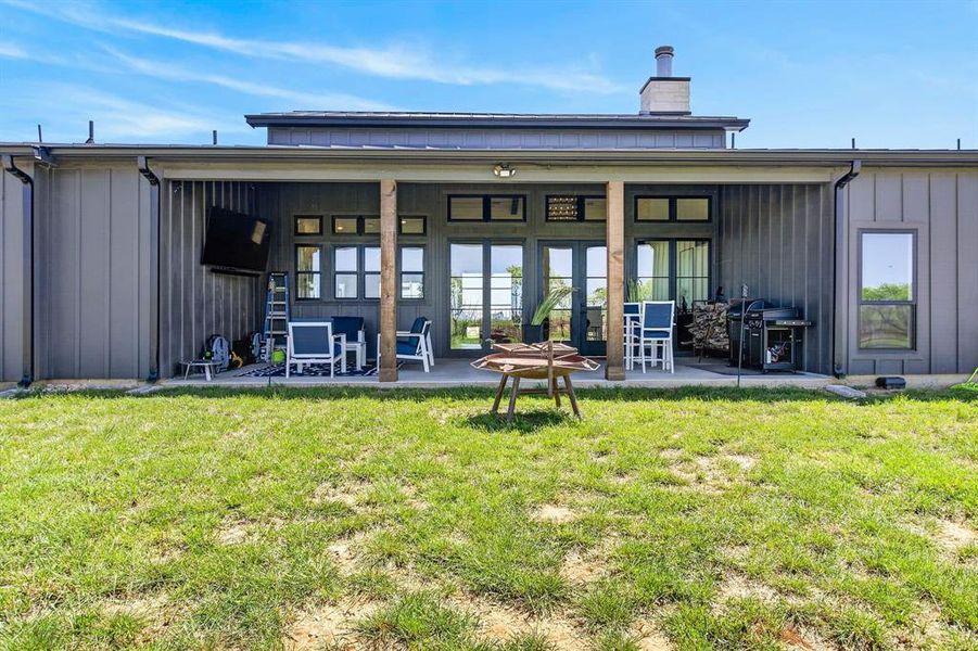 Exterior details and patio area of a home in , Jacksboro (Image 27).