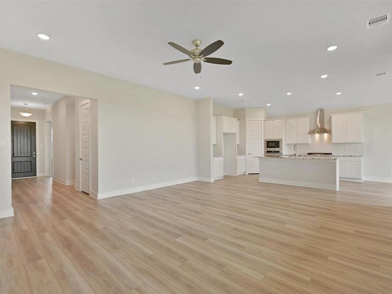 Spacious, unfurnished interior of a new home in Lago Mar, Santa Fe (Image 15).