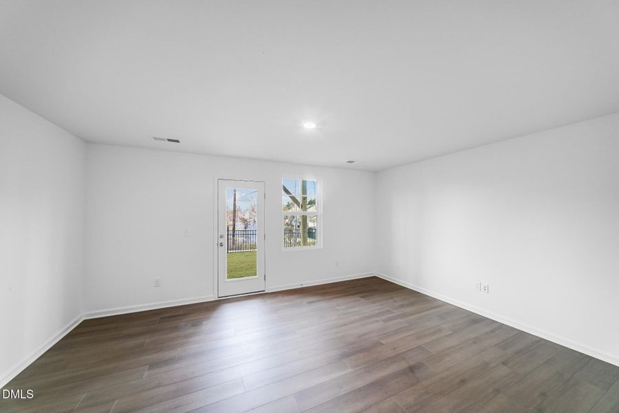 SUN_ElmGrove_Pic_Wyatt_QMI_4_Bed3_2of2