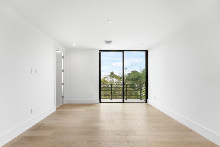 Spacious, unfurnished interior of a new home in , Boca Raton (Image 41).