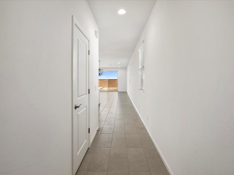 Spacious, unfurnished interior of a new home in Summerstone II, Marana (Image 10). Spacious, unfurnished interior of a new home in Summerstone II, Marana (Image 10).