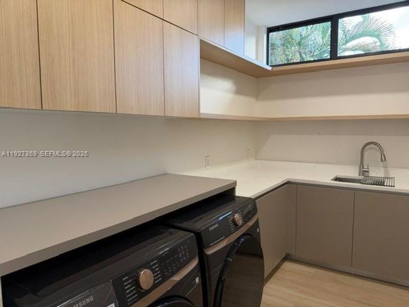 Furnished interior view inside a new home in , Fort Lauderdale (Image 41).