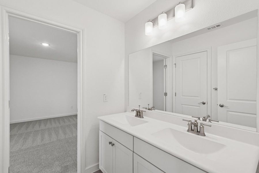 Bedroom 2/3 bath (*Photo not of actual home and used for illustration purposes only.)