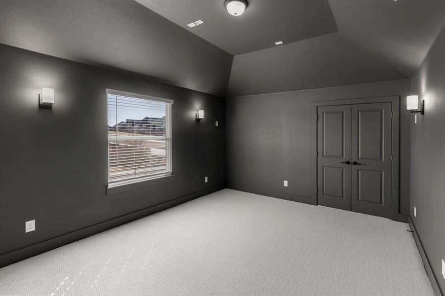 Spacious, unfurnished interior of a new home in Woodcreek, Fate (Image 12).