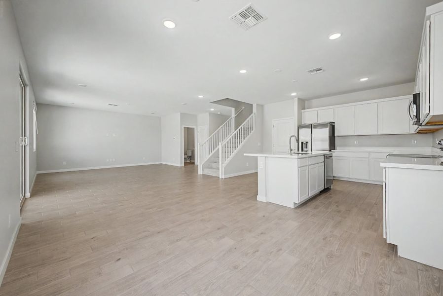 Spacious, unfurnished interior of a new home in Wildera, San Tan Valley (Image 8).