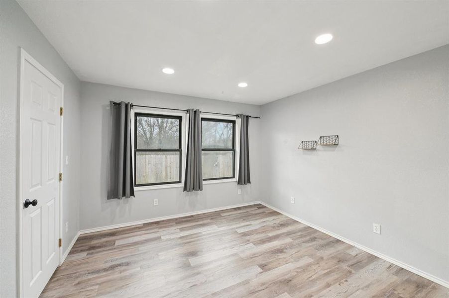 Spacious, unfurnished interior of a new home in , Weatherford (Image 27).