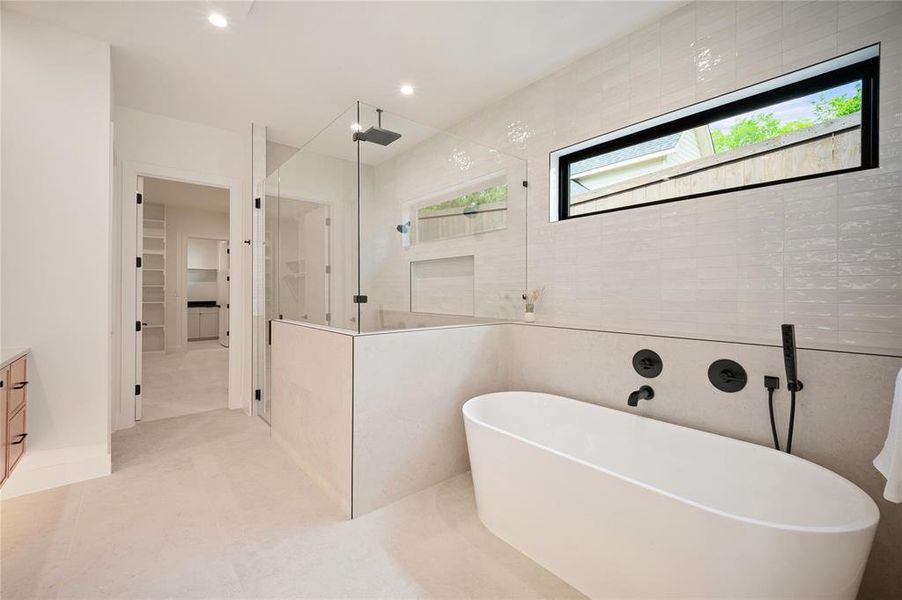 Furnished interior view inside a new home in , Dallas (Image 31).