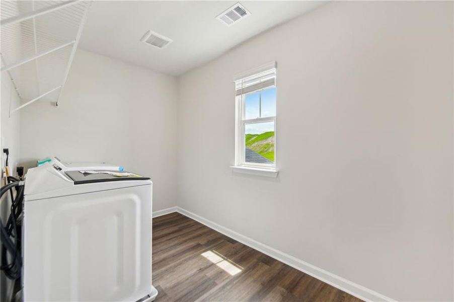 Furnished interior view inside a new home in Ivey Township, Dallas (Image 8).