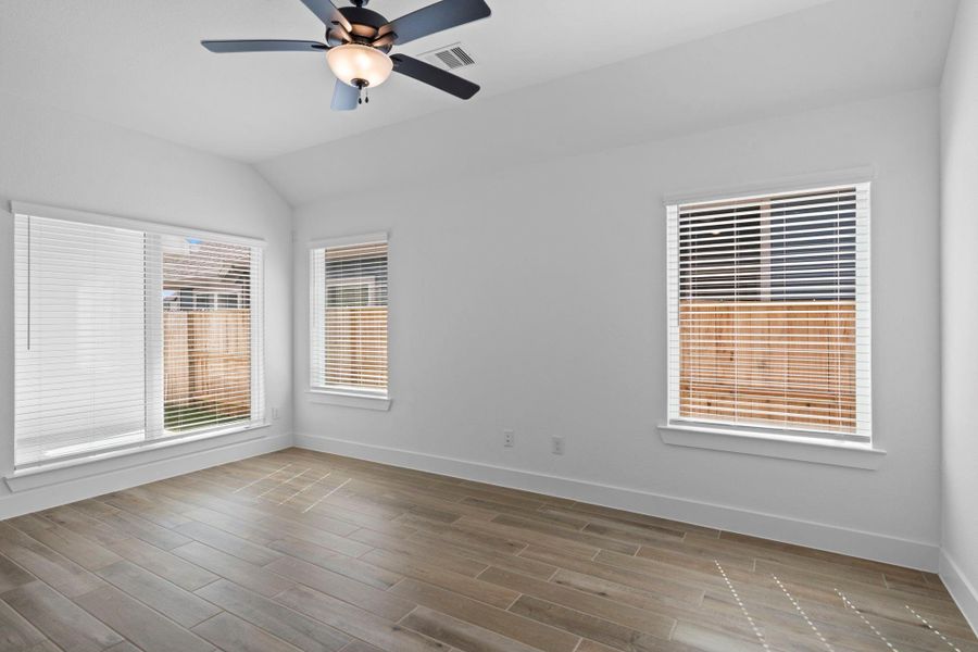 Spacious, unfurnished interior of a new home in Meridiana, Iowa Colony (Image 16). Spacious, unfurnished interior of a new home in Meridiana, Iowa Colony (Image 16).
