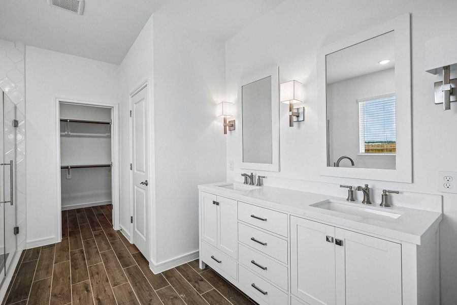 Freestanding vanity with dual sinks Freestanding vanity with dual sinks