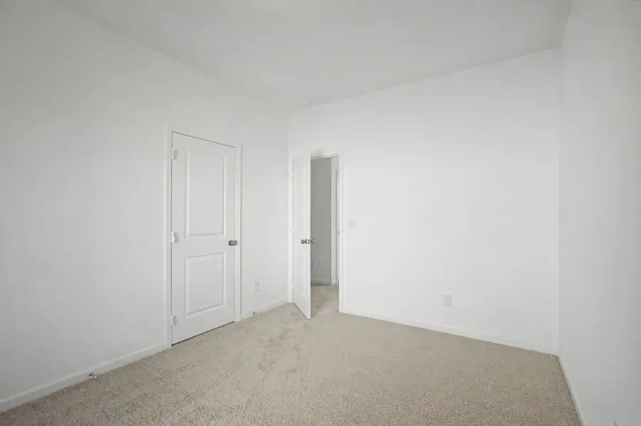 Spacious, unfurnished interior of a new home in The Oaks, Clarksville (Image 21).