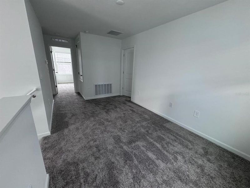 Spacious, unfurnished interior of a new home in Peace Creek Reserve, Winter Haven (Image 10).