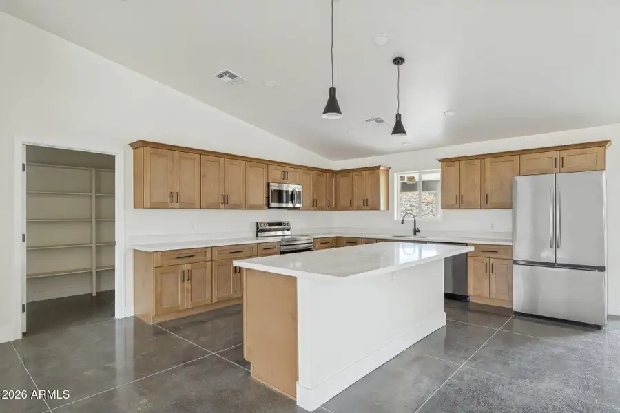 10-web-or-mls-46210-n-36th-ave