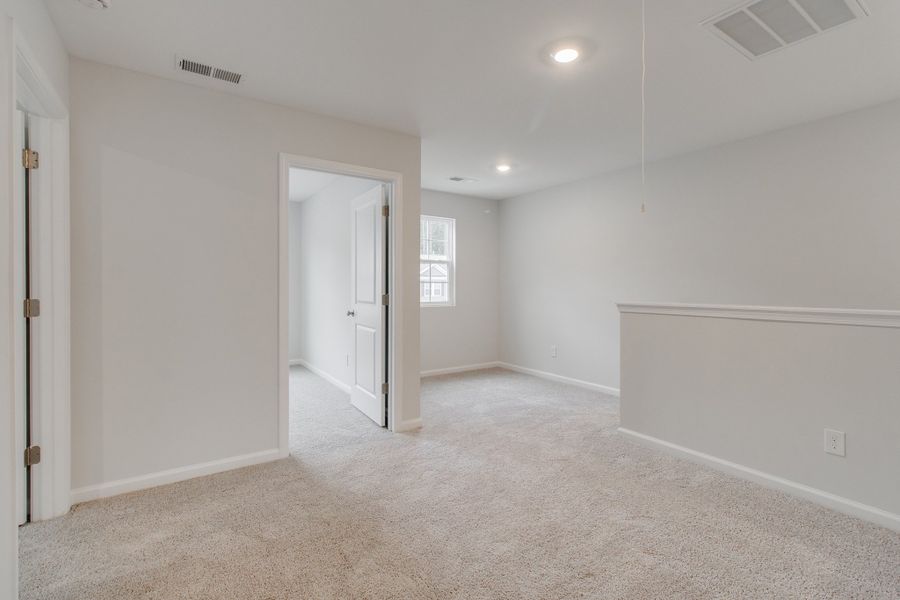 Spacious, unfurnished interior of a new home in Ellington, Elgin (Image 27).