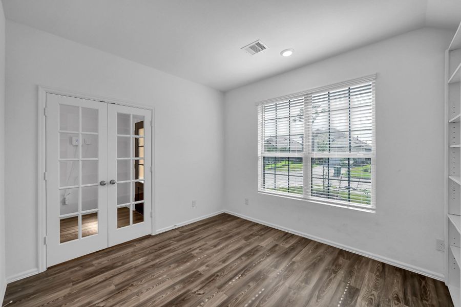 Spacious, unfurnished interior of a new home in Tavola: Wildflower II Collection, New Caney (Image 11).