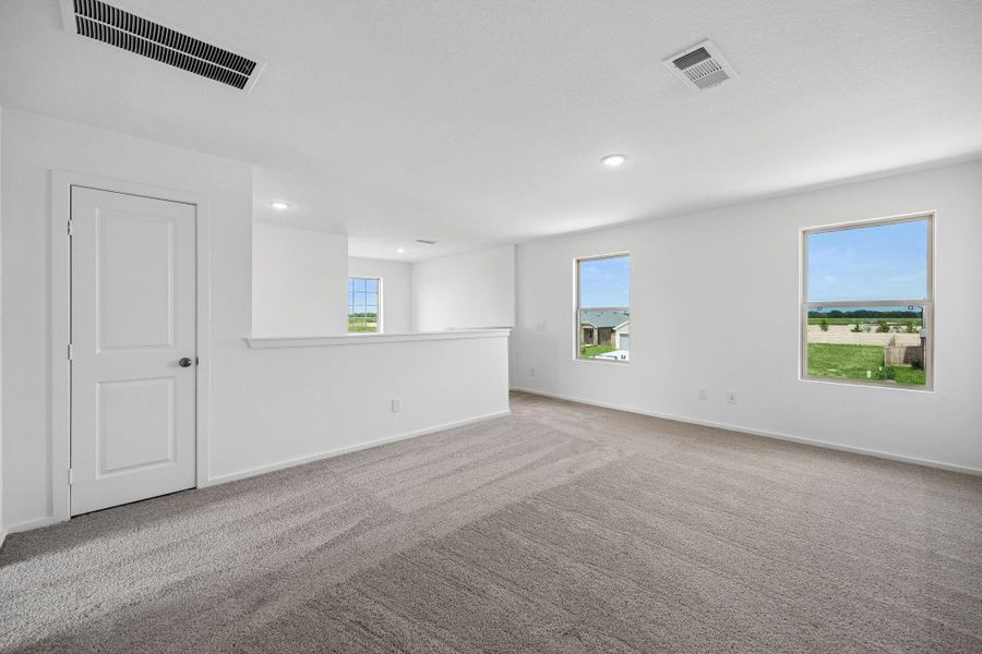 Spacious, unfurnished interior of a new home in River Ranch, Dayton (Image 13).
