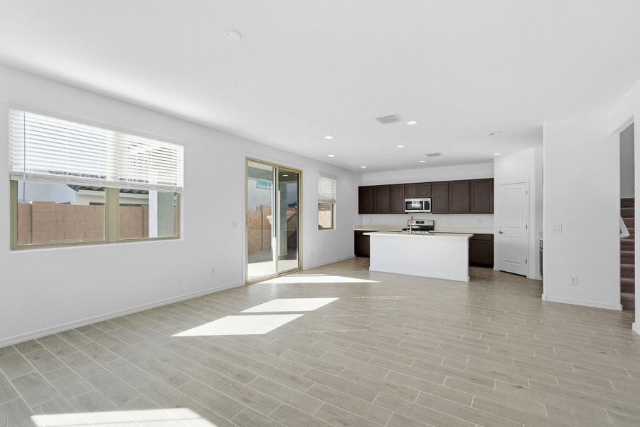 Spacious, unfurnished interior of a new home in Artisan at Asante, Surprise (Image 19). Spacious, unfurnished interior of a new home in Artisan at Asante, Surprise (Image 19).