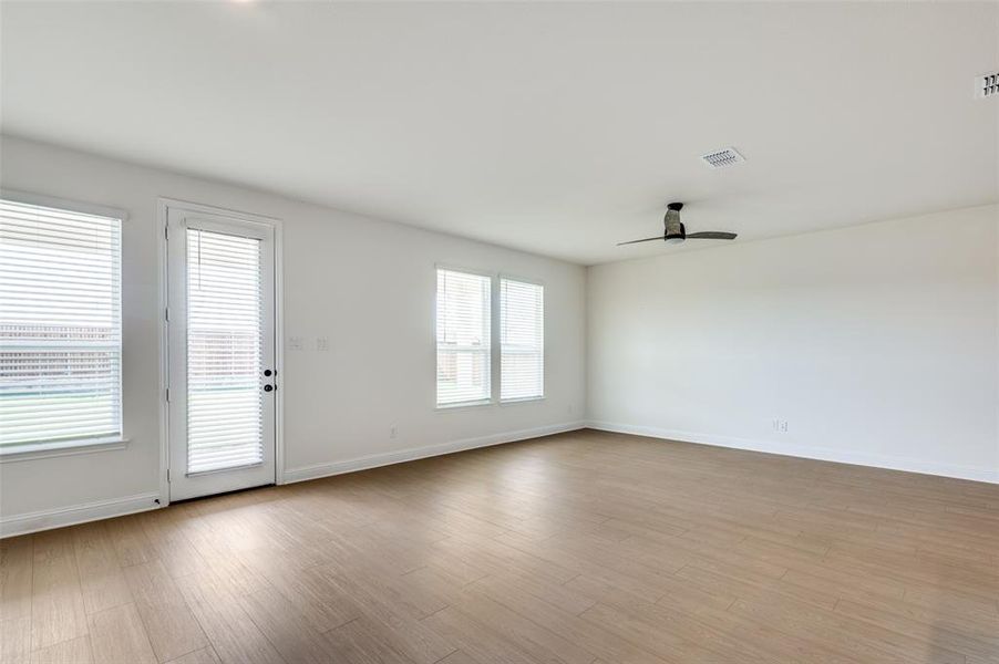 Spacious, unfurnished interior of a new home in Sierra Vista at Kelly Ranch, Aledo (Image 17). Spacious, unfurnished interior of a new home in Sierra Vista at Kelly Ranch, Aledo (Image 17).