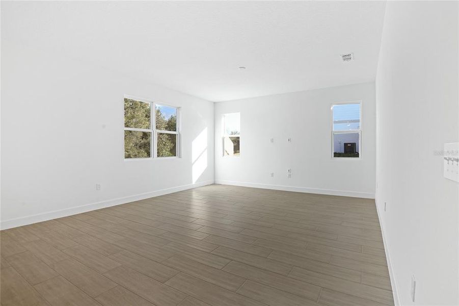 Spacious, unfurnished interior of a new home in Seasons at Wekiva Ridge, Mount Dora (Image 12).