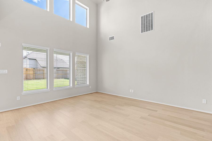 Spacious, unfurnished interior of a new home in Candela, Richmond (Image 16).
