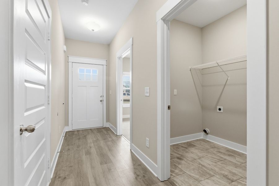 Spacious, unfurnished interior of a new home in Veterans Cove, Murfreesboro (Image 19).