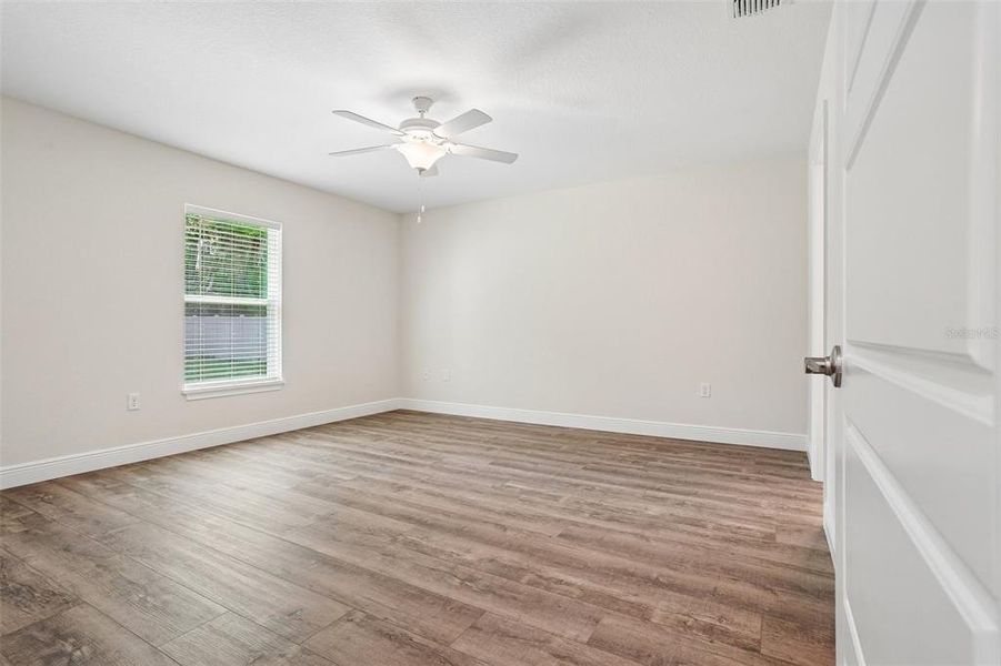 Spacious, unfurnished interior of a new home in , Dunnellon (Image 40).