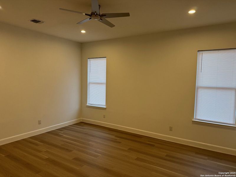 Spacious, unfurnished interior of a new home in , Selma (Image 6).