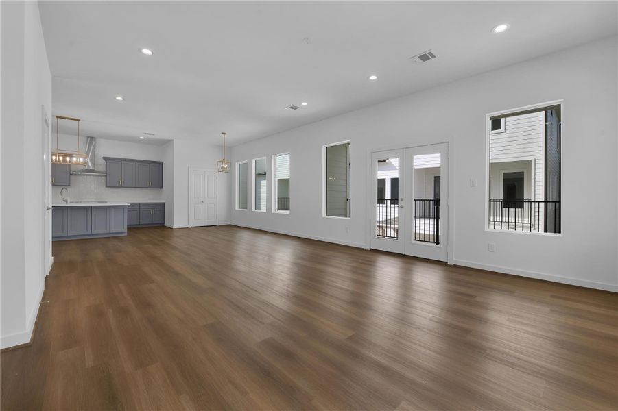 Spacious, unfurnished interior of a new home in , Houston (Image 24).