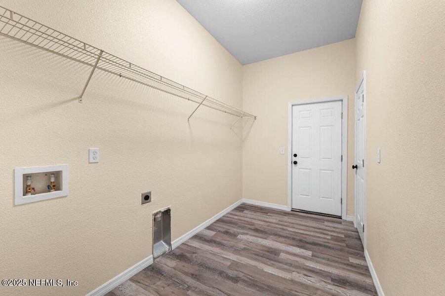 Spacious, unfurnished interior of a new home in , Jacksonville (Image 18).