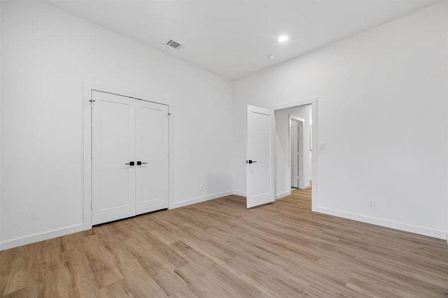 Spacious, unfurnished interior of a new home in , Dallas (Image 25).