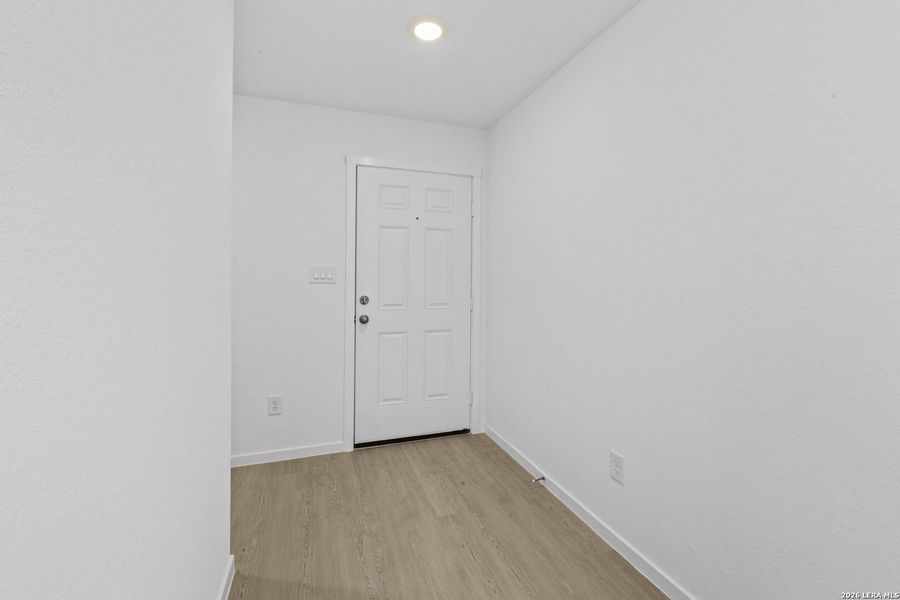 Spacious, unfurnished interior of a new home in Spring Grove, St. Hedwig (Image 27).