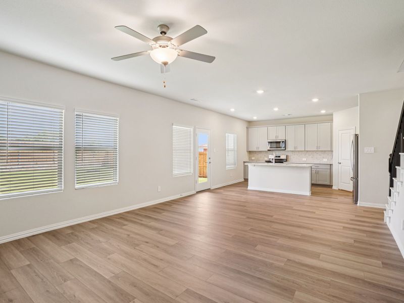 Spacious, unfurnished interior of a new home in Westmoor, Sherman (Image 17).