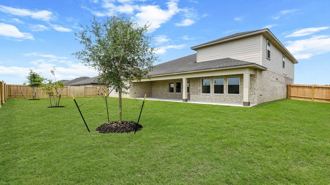 Exterior details and patio area of a home in Riverside Estates, Mont Belvieu (Image 4).