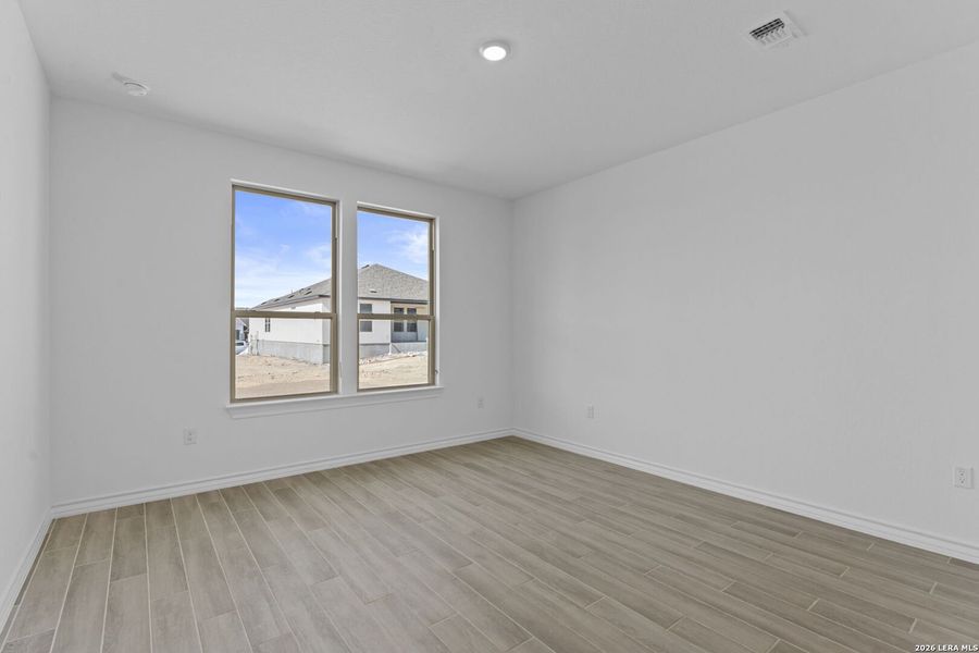 Spacious, unfurnished interior of a new home in Del Webb New Braunfels at Veramendi, New Braunfels (Image 13).