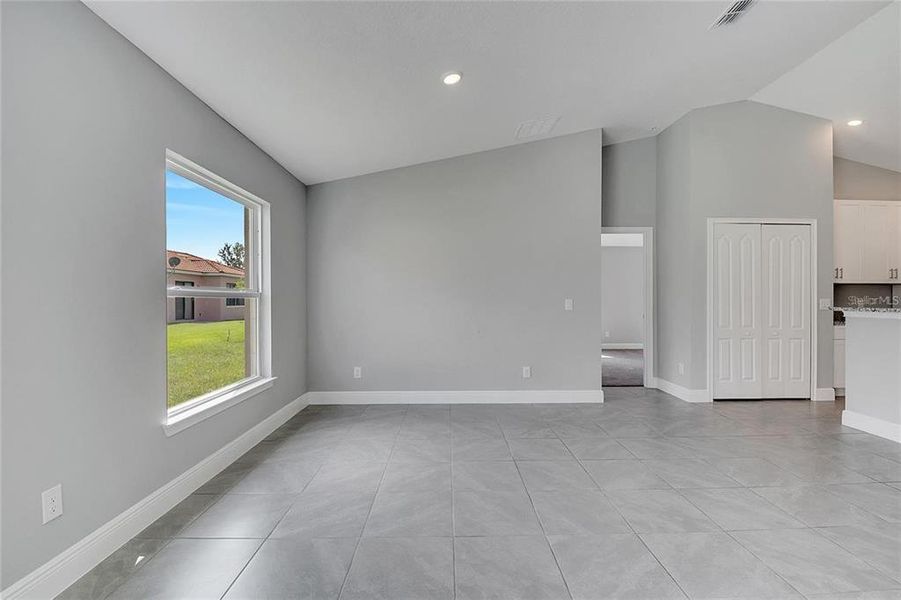 Spacious, unfurnished interior of a new home in , Kissimmee (Image 19).