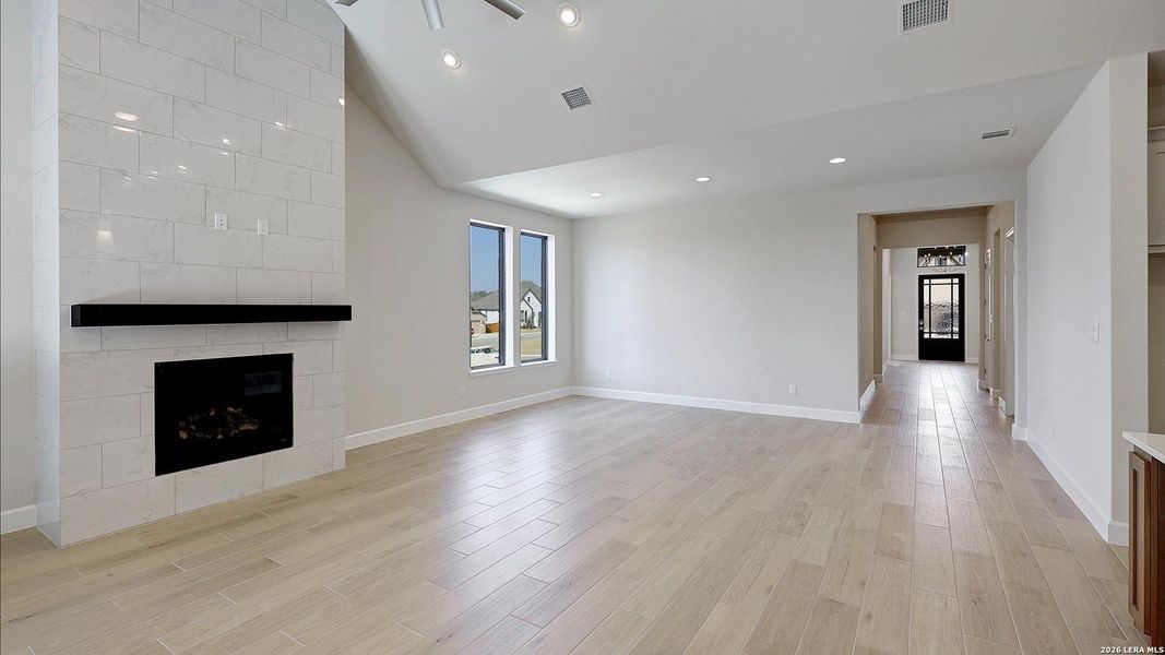 Spacious, unfurnished interior of a new home in The Ranches at Creekside, Boerne (Image 29).