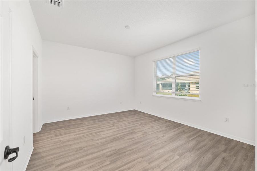 Spacious, unfurnished interior of a new home in , Ocala (Image 46).