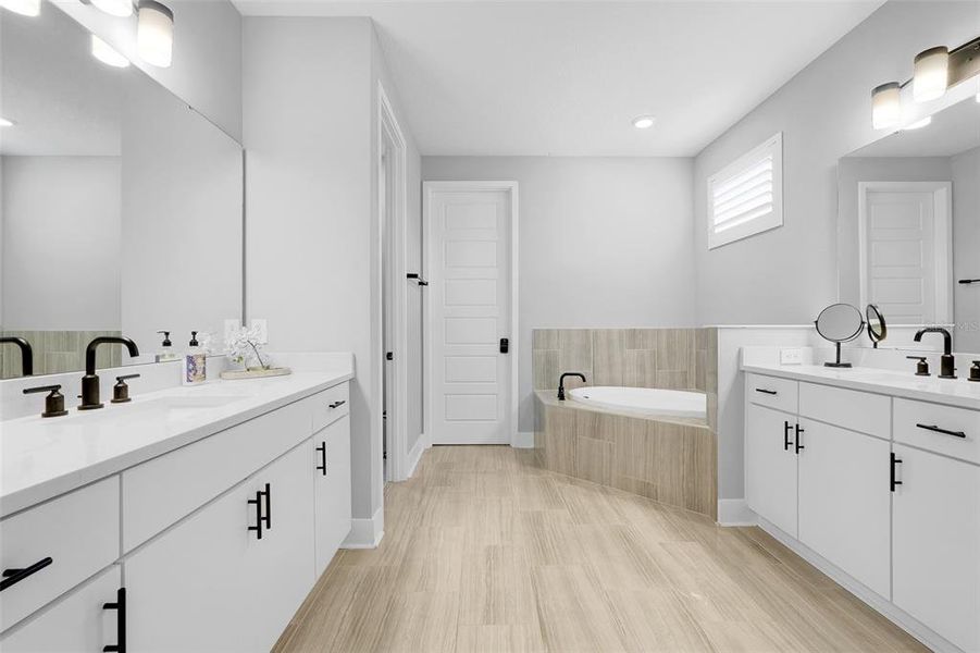 Furnished interior view inside a new home in , Orlando (Image 29).