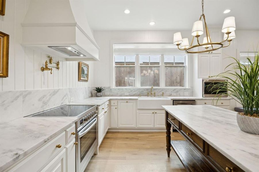 Furnished interior view inside a new home in , Dallas (Image 8).