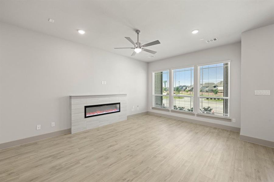 Spacious, unfurnished interior of a new home in , Farmers Branch (Image 25).