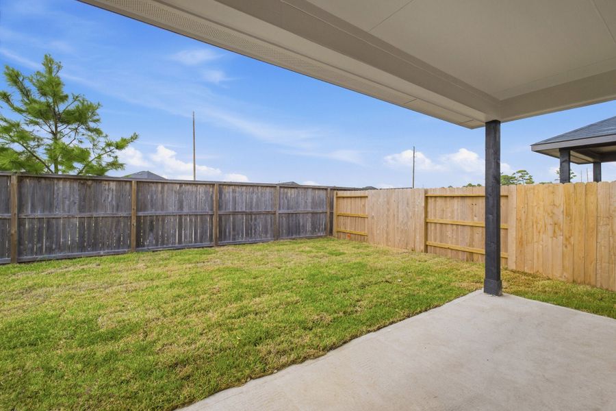 Exterior details and patio area of a home in Pecan Estates, Crosby (Image 28).