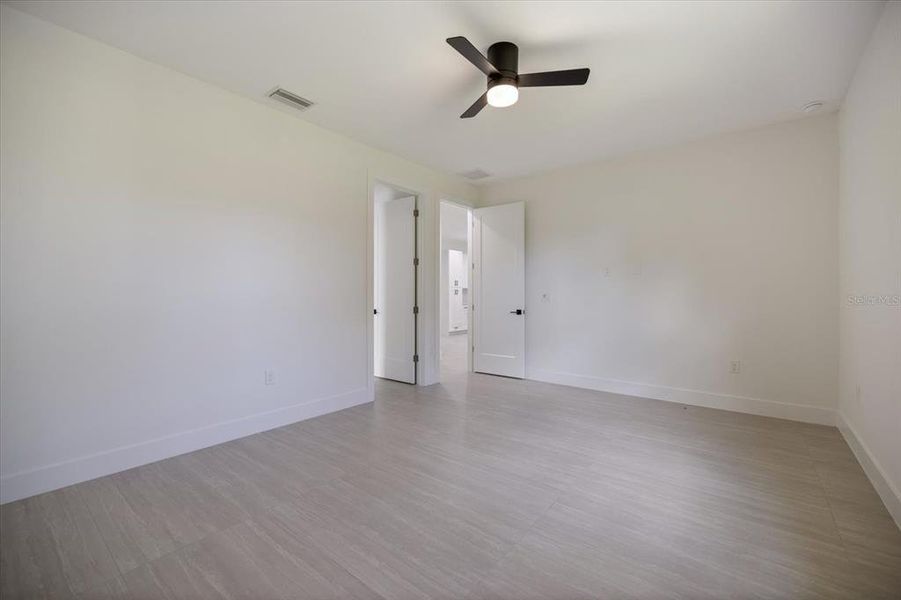 Spacious, unfurnished interior of a new home in , North Port (Image 15).